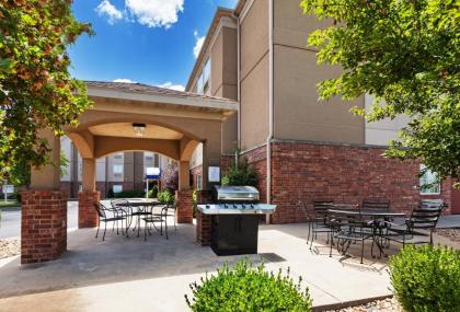 Candlewood Suites St. Robert an IHG Hotel - image 4