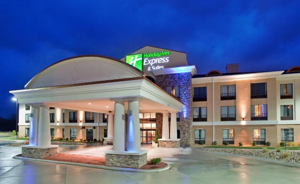 Holiday Inn Express Hotel and Suites Saint Robert an IHG Hotel - image 2