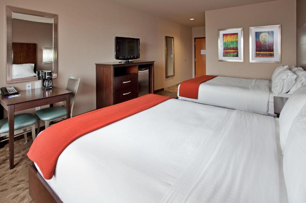 Holiday Inn Express Hotel and Suites Saint Robert an IHG Hotel - image 5