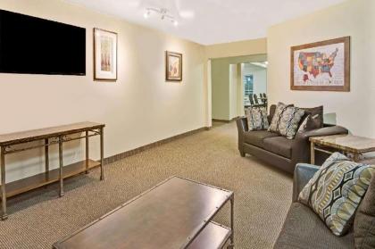 Hawthorn Suites by Wyndham St Robert/Ft Leonard Wood - image 5