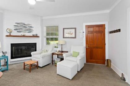 Large and Bright East Beach Home! - image 1