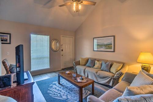 Chic St Simons Island Condo - 2 Miles From Ocean! - main image