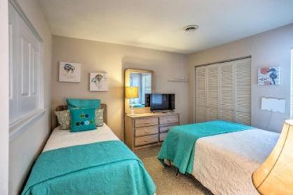 Chic St Simons Island Condo - 2 Miles From Ocean! - image 5