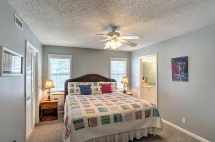 Chic St Simons Townhome with Patio and Pool Access! - image 4