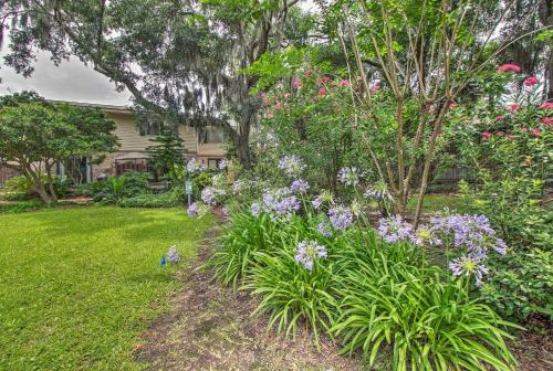 St Simons Island Townhome with Stone Patio and Pool! - image 4