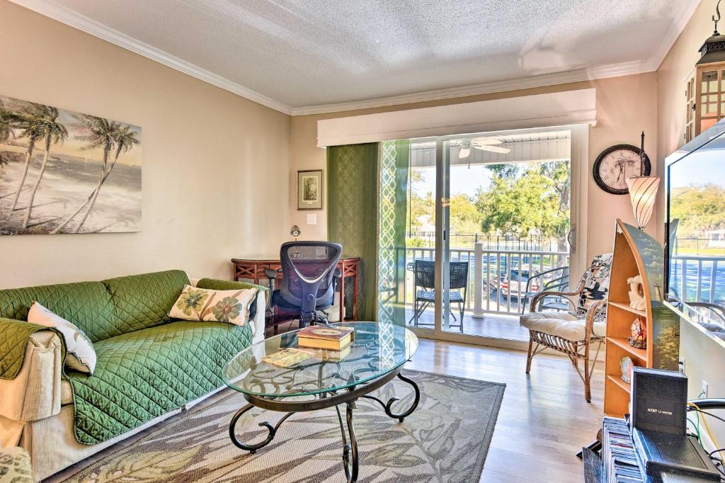 Amenity-Rich St Simons Condo 1 Mi to Beaches! - main image