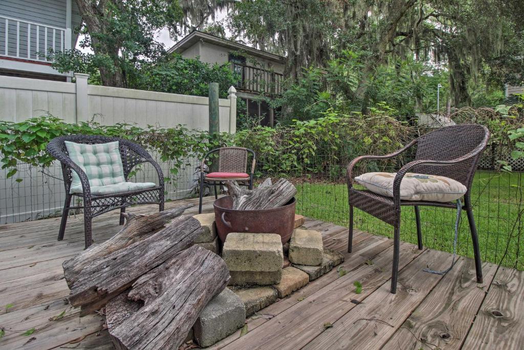 Spacious St Simons Home 4 Mi to East Beach! - image 2