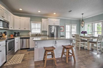 Spacious St Simons Home 4 Mi to East Beach! - image 4