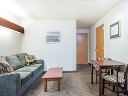 Microtel Inn & Suites by Wyndham Sainte Genevieve - image 9