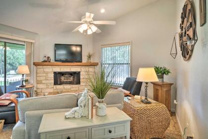 Couples Retreat Well-Appointed Salado Home! - image 4