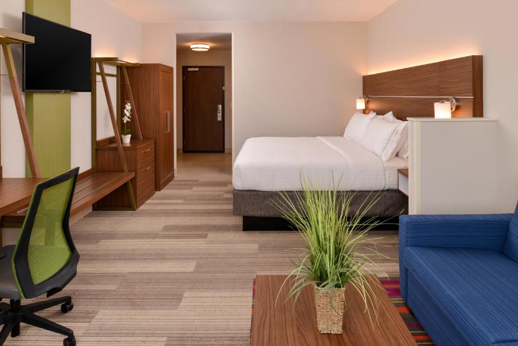 Holiday Inn Express & Suites Salem an IHG Hotel - image 3