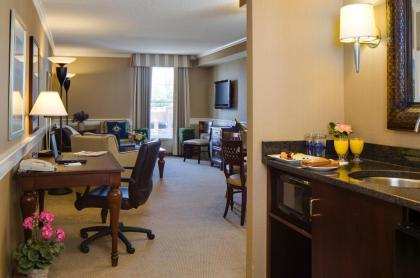 Salem Waterfront Hotel & Suites - image 8