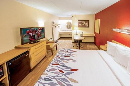 Red Roof Inn Salem - image 3