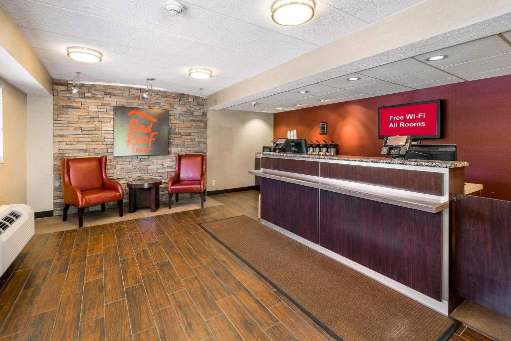 Red Roof Inn Salem - image 6