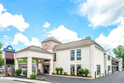 Days Inn by Wyndham Salem - image 5