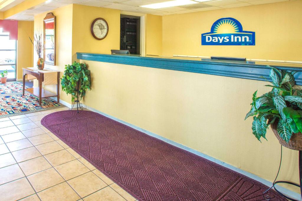 Days Inn by Wyndham Salem - image 6