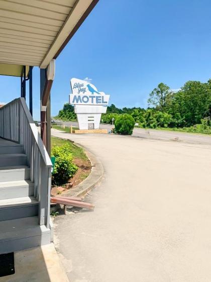 OYO Hotel Salem-Roanoke I-81 - image 9