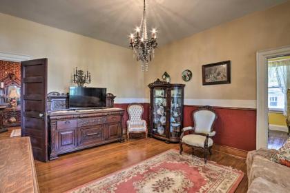 Historic Salem Home Fit for Large Groups! - image 3