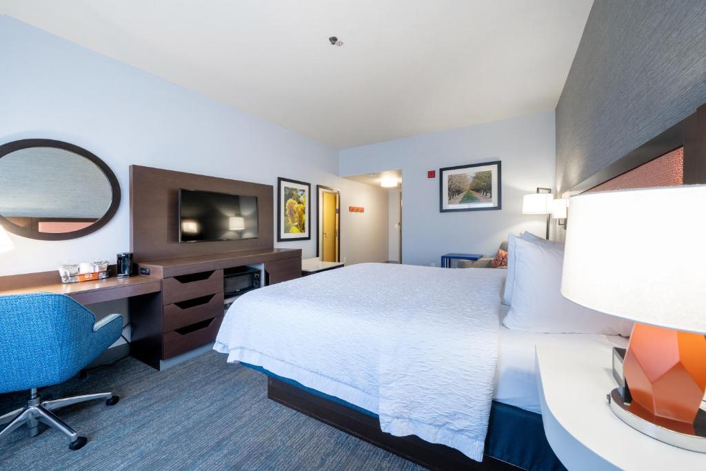 Hampton Inn & Suites Modesto - Salida - image 3