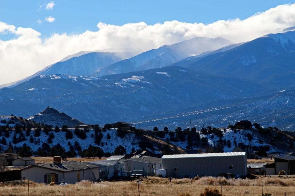 0405 Historic Mtn-View Salida Home - Walk to Town - image 4