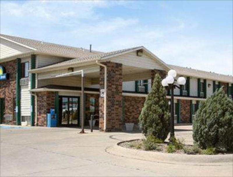 Days Inn by Wyndham Salina I-70 - main image