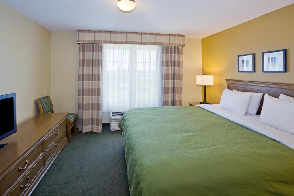 Country Inn & Suites by Radisson Salina KS - image 3