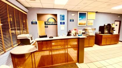 Days Inn by Wyndham Salina South - image 6