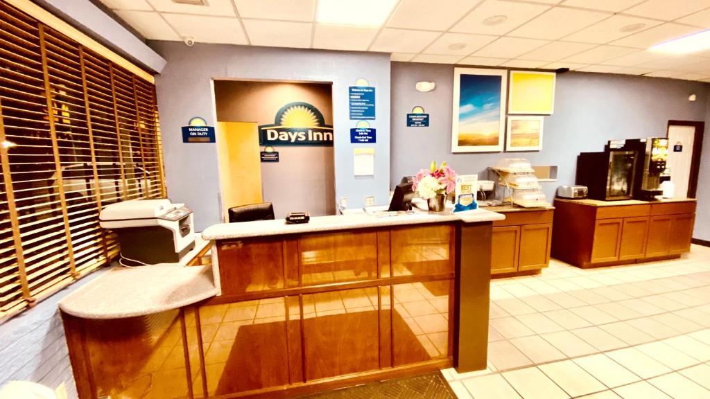 Days Inn by Wyndham Salina South - image 6