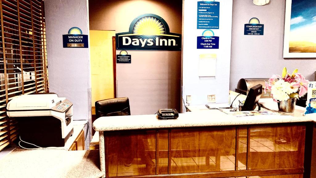 Days Inn by Wyndham Salina South - image 7