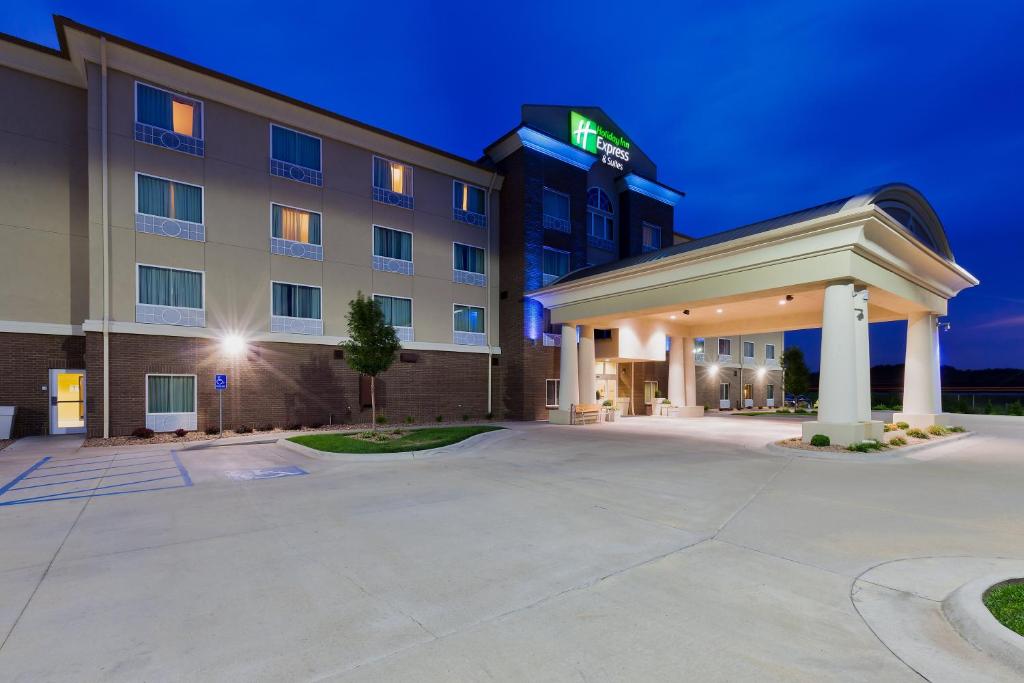 Holiday Inn Express Hotel & Suites Salina an IHG Hotel - main image