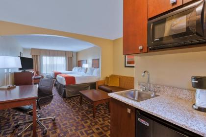 Holiday Inn Express Hotel & Suites Salina an IHG Hotel - image 14