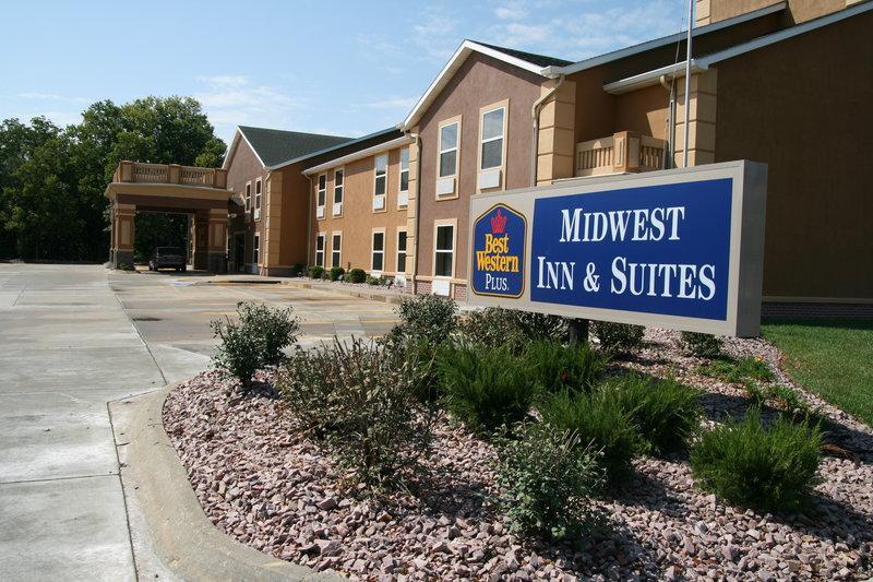 Best Western Plus Midwest Inn & Suites - image 2