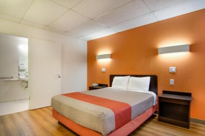 Motel 6-Salina KS - image 9