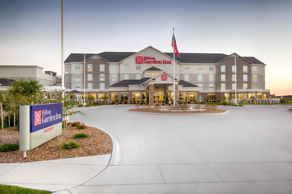 Hilton Garden Inn Salina - image 2