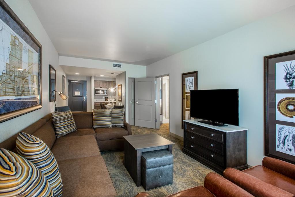 Homewood Suites By Hilton Salina/Downtown Ks - image 6