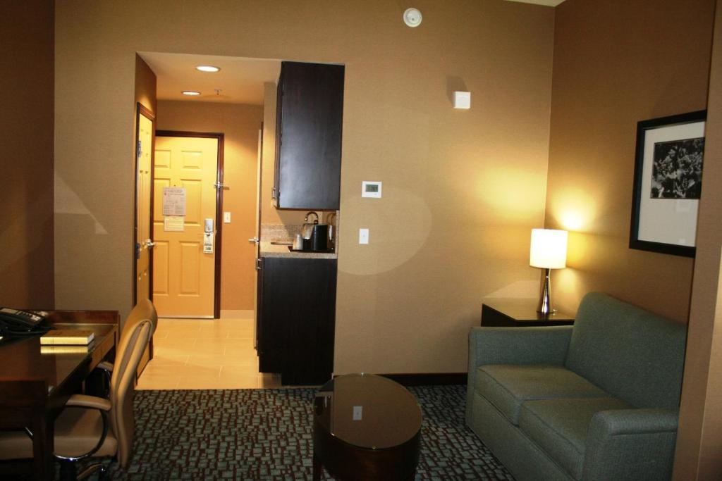 Holiday Inn Express & Suites Salinas an IHG Hotel - image 5