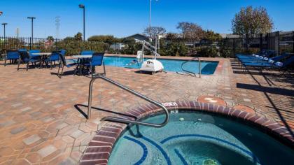 Best Western Plus Salinas Valley Inn & Suites - image 9