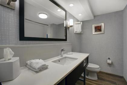 Hampton Inn Salisbury - image 7