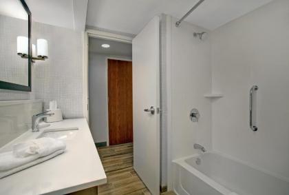 Hampton Inn Salisbury - image 8