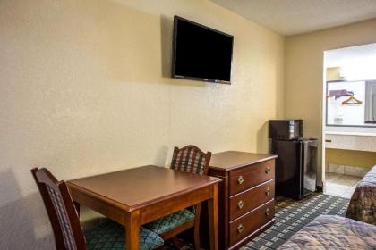 Econo Lodge Salisbury - image 9