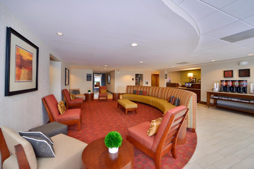 Hampton Inn Salisbury - image 7