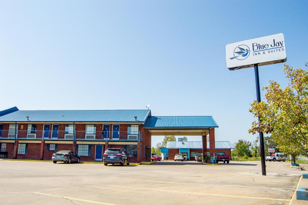 Blue Jay Inn & Suites - main image