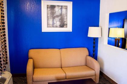 Blue Jay Inn & Suites - image 5