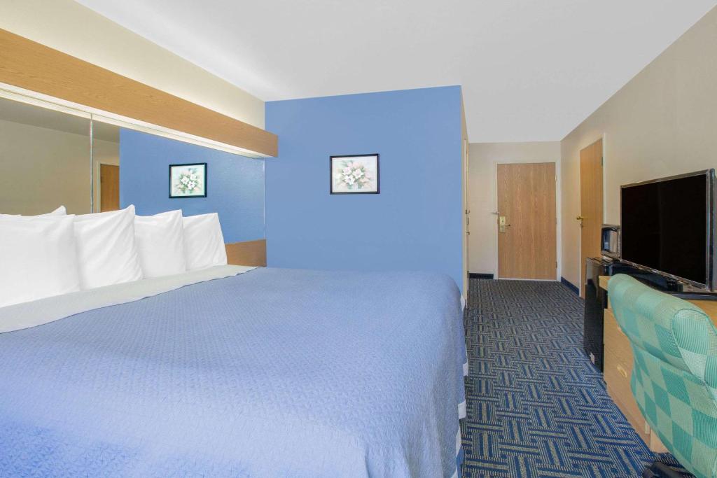 Quality Inn - image 3