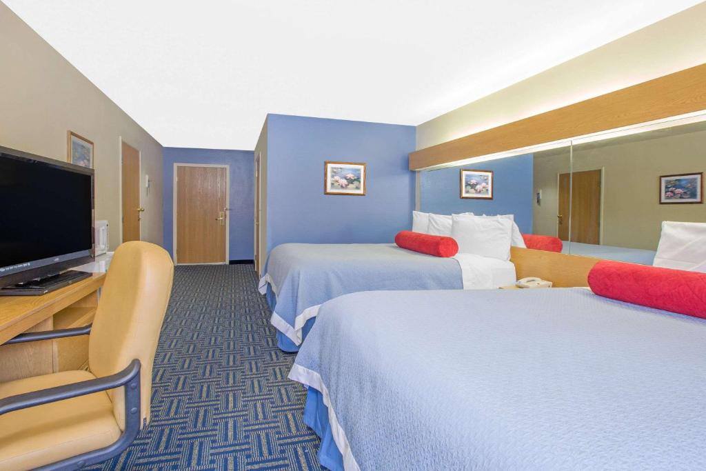 Quality Inn - image 7