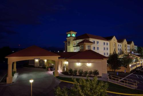 La Quinta Inn & Suites by Wyndham Salt Lake City Airport - main image