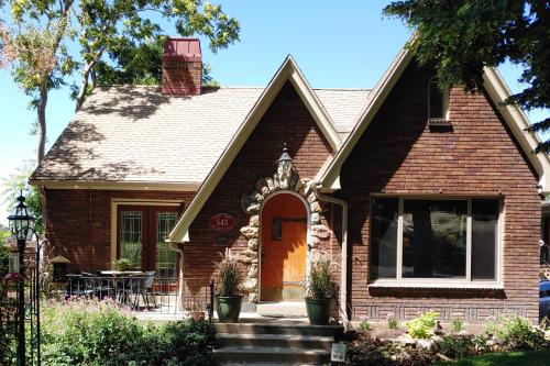 DeSoto Tudor on Capitol Hill - main image