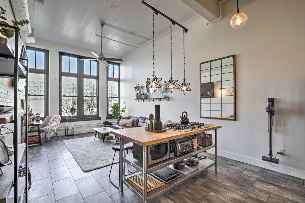 Chic SLC Downtown Studio Loft - Walk to Shops - image 2