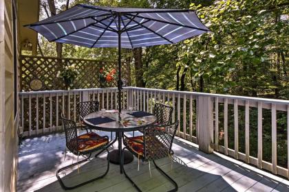 Saluda Cottage with Deck Walk to Downtown and Main St - image 9