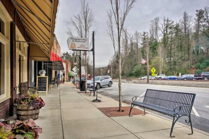 Newly Remodeled Apartment on Main Street in Saluda - image 12